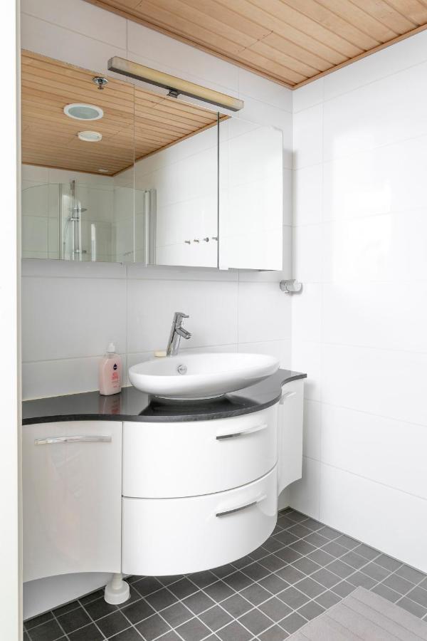 2Ndhomes Cozy 1Br Apartment With Balcony By The Central Station Helsinki Ngoại thất bức ảnh